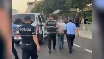 Dhunuan kamarierin që kërkoi pagën, burg për djalin e pronarit të hotel ‘Flar’ dhe shokun e tij, avokati: Sherr mes të rinjsh, i provokoi
