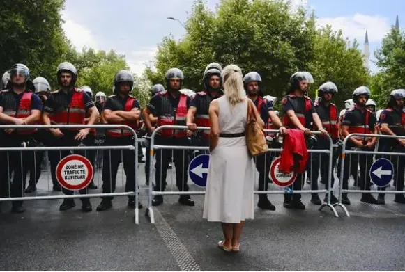 Die Presse rendit kritikat europiane ndaj modelit të Ramës: Shqipëria larg standardeve të BE