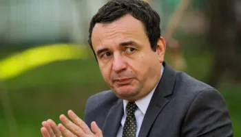 Diplomaci naive/ Kosova i dha mbështetje Ukrainës, Kievi i dhuroi Prishtinës një zarf me ‘JO’ 