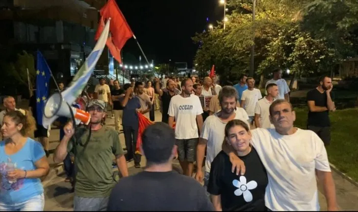 Dita e 28-të e protestës në Divjakë/ Banorët kundërshtojnë shkrirjen me Lushnjen: Dëgjesat, farsë!