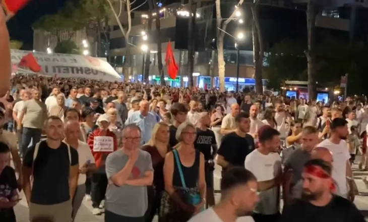 Dita e 63-të e protestës, qytetarët nisin marshimin në rrugë