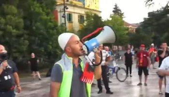 Dita e 64-t e tubimit, qytetarët protestojnë sërish në sheshin “Skënderbej”
