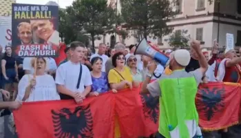 Dita e 65-të e tubimit, protestuesit marshojnë drejt Kryeministrisë, kërkojnë dorëheqjen e Qeverisë