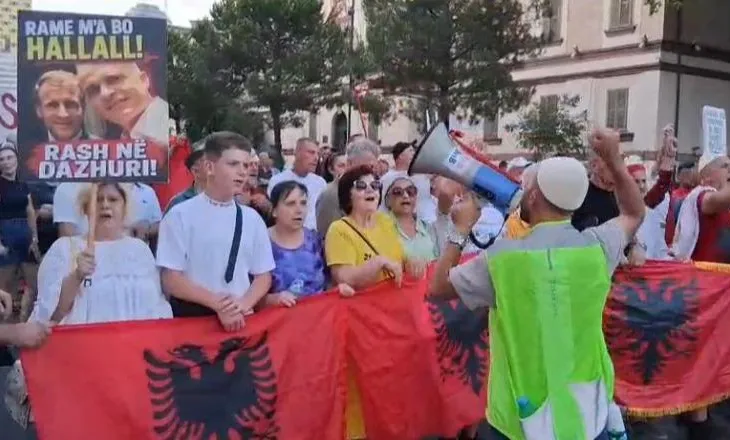 Dita e 65-të e tubimit, protestuesit marshojnë drejt Kryeministrisë, kërkojnë dorëheqjen e Qeverisë