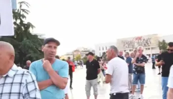 Dita e 66 e protestës, nis organizimi në sheshin “Skënderbej”, shqiptarët kërkojnë largimin e Ramës