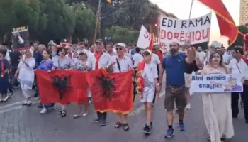 Dita e 66-të e tubimit/ Protestuesit kërkojnë Qeveri teknike, nisin fjalimet para Kryeministrisë