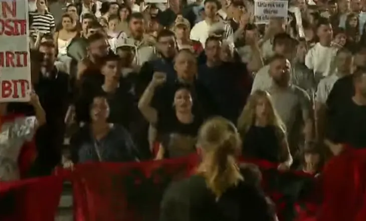 Dita e 67 e protestës, pas fjalimeve qytetarët nisin marshimin