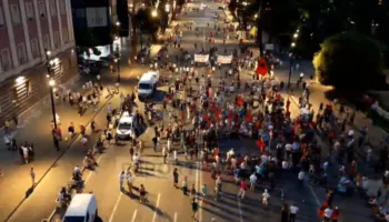 Dita e 69-të e protestës, përsëri pjesëmarrje e ulët! I kërkojnë Ramës që të mos prekë Zvërnecin e Rrjollin!