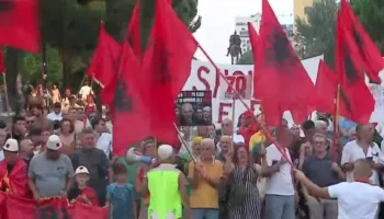 Dita e 70-të e protestës, qytetarët nisin marshimin drejt Kryeminsitrisë