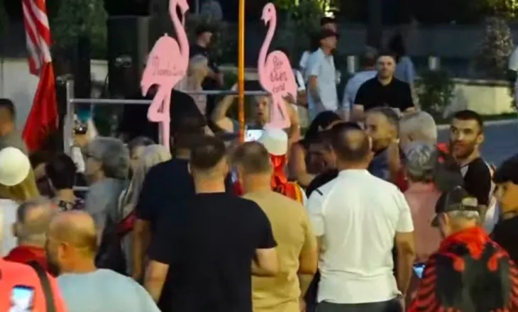 Dita e 73-të e protestës, qytetarët mblidhen para Kryeministrisë