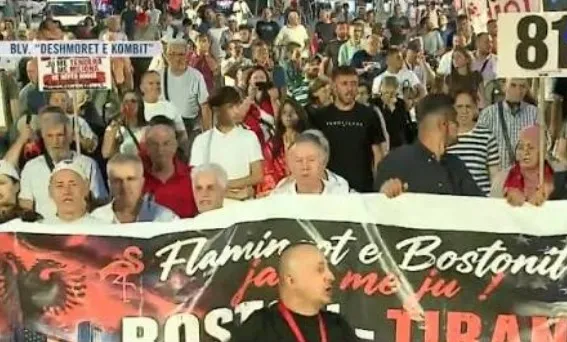 Dita e 81-të e protestës para Kryeministrisë, i kërkohet delegacionit të BE-së në Shqipëri që të dërgojnë vëzhgues të pavarur!