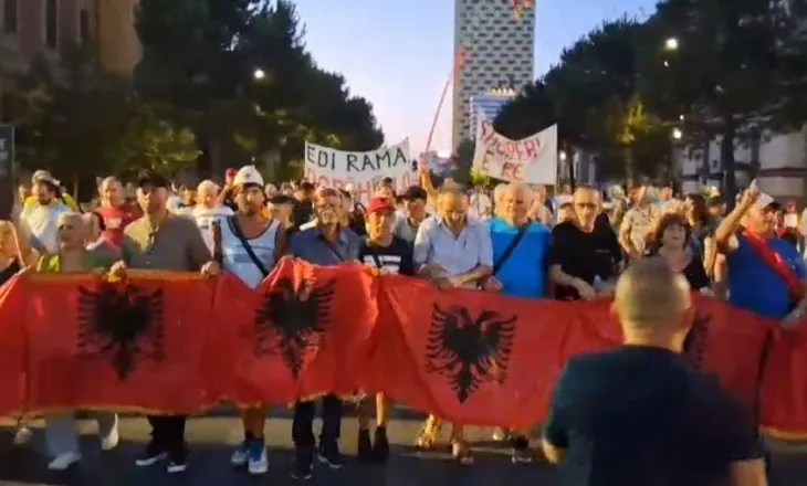 Dita e 84-të e protestës/ Marshimi drejt Kryeministrisë: Nuk shitet Shqipëria! Rama jepe dorëheqjen