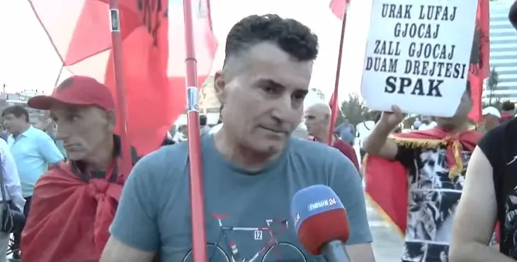 Dita e 87 e protestës/ Emigranti thirrje qytetarëve: Largohuni nga kupolat partiake! Po ju gënjejnë me 1 vend pune