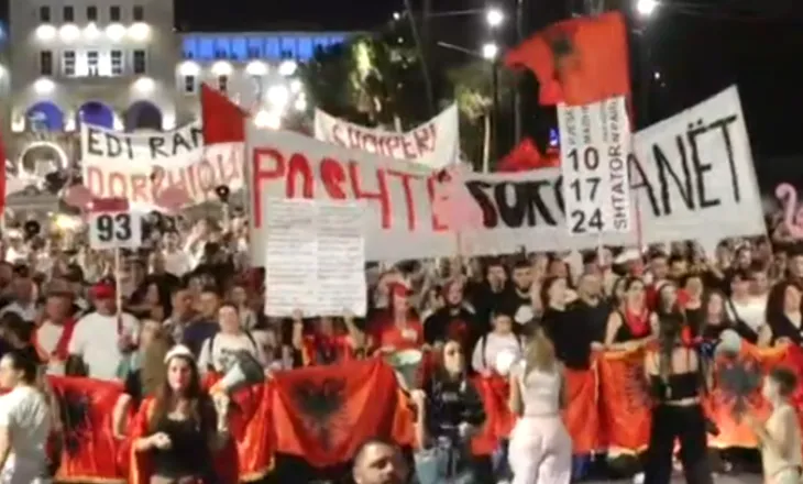 Dita e 93 e protestës, qytetarët nisin marshimin në rrugë