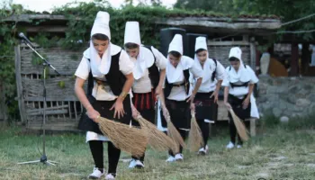 Dita e gjashtë e Etno Fest sjell muzikë, teatër dhe traditë në Kukaj