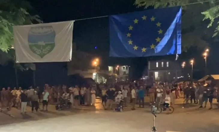 Divjaka 17 ditë në protestë kundër bashkimit me Lushnjen/ Qytetarët: Historia dhe tradita kundërshtojnë reformën