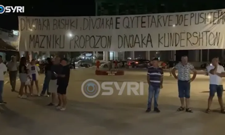 ‘Divjaka e qytetarëve jo e pushtetarëve’/ Sërish në protestë kundër bashkimit me Lushnjën