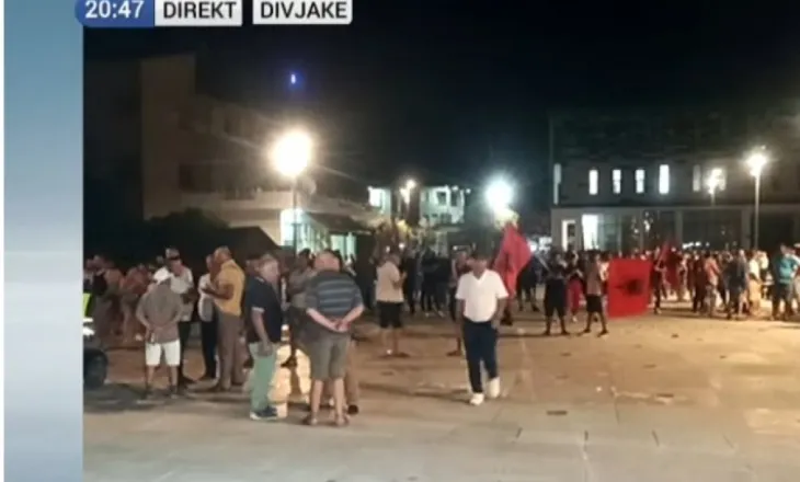 Divjakë/ Banorët vijojnë për të 11-tën ditë protestën kundër bashkimit me Lushnjën