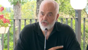 “Djegia e kartave akt paturpësie”/ Rama përplaset me kryebashkiakun e Poliçanit- Zbardhen debatet edhe me drejtuesit e tjerë