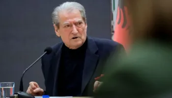 “Do dështojë si Diella”/ Berisha nxjerr zbuluar “Pasqyrën” e Ramës