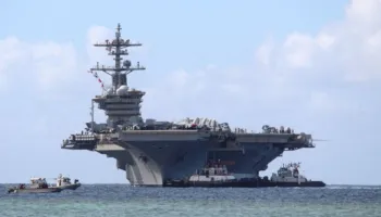 Do hidhemi në det, s’ka zgjidhje/ Kriza e ekuipazhit trondit aeroplanmbajtësen amerikane, Trump nis një tjetër