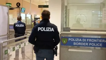 Do hidhte në erë një qendër tregtare, arrestohet në aeroport 22-vjeçari shqiptar