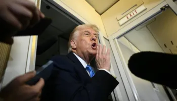 “Do t’i godasim fort”, Trump paralajmëron Iranin pas sulmit ndaj forcave amerikane