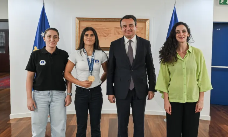 Donjeta Sadiku rikthehet nga Taranto me medaljen e artë, pritet nga Kurti