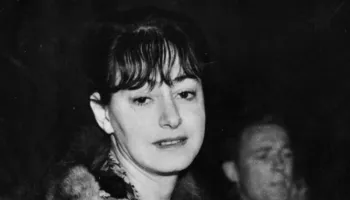 Dorothy Parker, shkrimtarja amerikane e njohur për satirën dhe humorin e saj të mprehtë