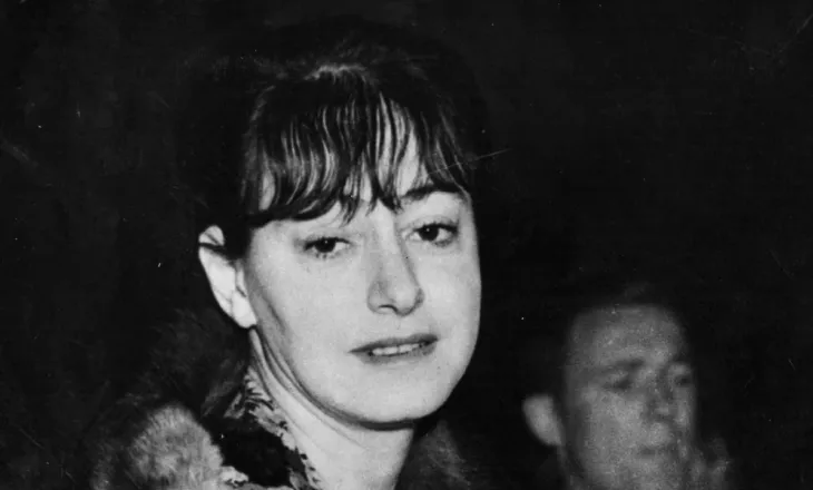Dorothy Parker, shkrimtarja amerikane e njohur për satirën dhe humorin e saj të mprehtë