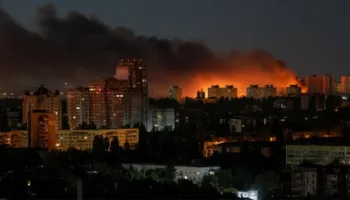 Droni rus godet një depo eksplozivësh pranë Kievit, evakuohen mbi 200 banorë