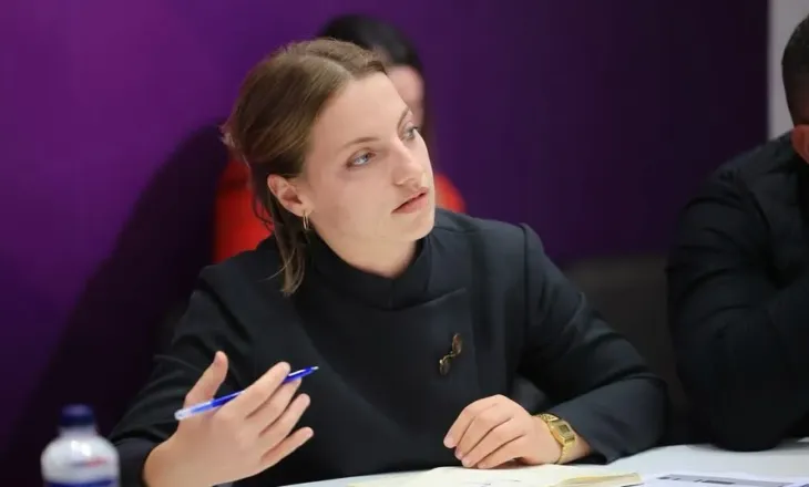 “Duhet hetim i thelluar, mbi këtë ngjarje alarmante”/ Zjarri në hotelin në Vlorë, Koçeku: Siguria nuk mund t’i lihet…