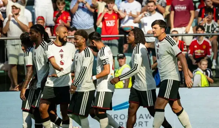 “Duhet ta shesim”, tifozët e United kundër yllit: S’do të fitojmë asgjë me atë në ekip