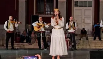 Durrësi feston me këngë e valle, Fest Folk 2026 ndalet në “Taulantia”