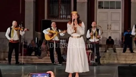 Durrësi feston me këngë e valle, Fest Folk 2026 ndalet në “Taulantia”