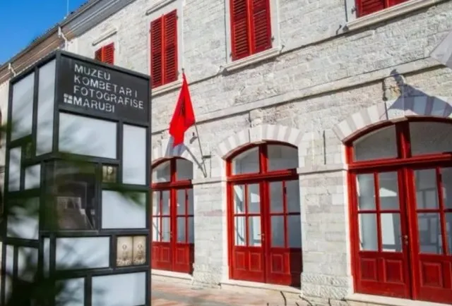Dy epoka të fotografisë takohen në “Marubi”: nga kujtesa e Marubëve te eksperimentet e Gjon Milit