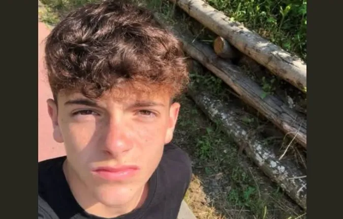 Dy vite pas humbjes tragjike të 16-vjeçarit, nëna shpërthen në lot: Dua të takoj njeriun që jeton me zemrën e djalit tim!