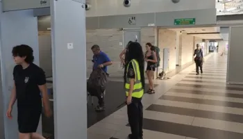 ‘Dyndet’ Shqipëria/ Piku i lëvizjeve shënohet edhe në Durrës, mbi 20 mijë udhëtarë në port