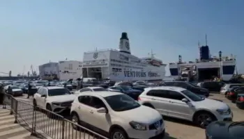 Dyndje udhëtarësh në Portin e Durrësit, mbi 5 mijë pasagjerë zbarkojnë në pak orë, në mbrëmje priten edhe dy tragete
