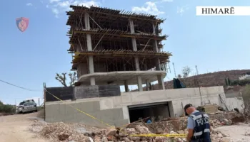 Dyshohet se lejuan ndërtimin e godinës 5-katëshe pa leje në Himarë, procedohen drejtuesit e komisariatit. Dy të ndaluar dhe dy në kërkim