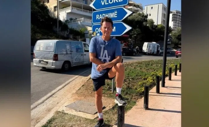 “E dua këtë vend”- Richard Grenell pushime në bregdetin shqiptar, shfaqet mes Vlorës e Radhimës: Perfekt për të mbyllur verën, me ujëra shëruese!