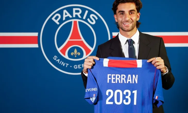 E kryer, Ferran Torres vishet si ‘sheik’! Kampioni i Botës prezantohet zyrtarisht me fanellën e kampionëve të PSG, 5 vite kontratë!