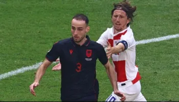 E pazakontë për Mario Mitajn, mbrojtësi i Kombëtares shqiptare nuk merr asnjë minutë në ndeshjen e dytë radhazi në Serie A