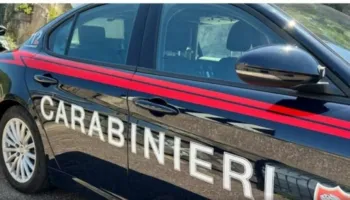 E rëndë/ Në gjendje të dehur dhunoi gruan dhe goditi djalin, arrestohet 43 vjeçari shqiptar në Itali