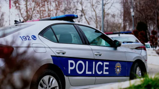 E rëndë në Kosovë/ Po luante me kallashnikov, i mituri qëllon vëllain 10-vjeçar