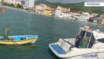 E rëndë në liqenin e Pogradecit, 30-vjeçari mbytet pas zhytjes në ujë! Ishte me dy shokë në varkë, dy pistat e hetimit