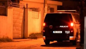 E rëndë në Lushnjë! Djali vret me sqepar nënën dhe plagos babain, arratiset pas krimit