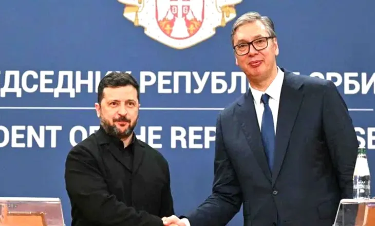 Ecje në litarin e tendosur/ Vuçiç i puthi dorën Zelenskyt, teksa shikon shpinën e Putinit
