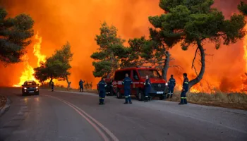 Edhe Greqia në luftë me flakët, zona me e prekur ajo e Atikës ku janë shkrumbuar 150 shtëpi
