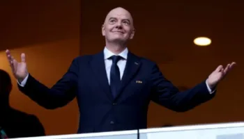 Edhe tifozët kërkojnë ‘kokën’ e Infantinos, peticion botëror për dorëheqjen e kreut të FIFA: Tradhti që s’do harrohet kurrë!